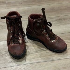 Vintage Vasque hiking boots women’s size 6